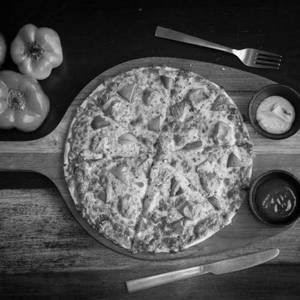 Cheesy Tandoori Pizza