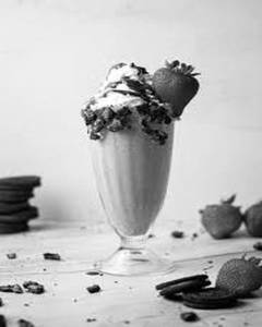 Oreo Strawberry Milkshake