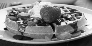 Strawberry Pulp Cream Waffle
