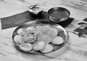 Mini Idli Butter Podi (12 Pcs)