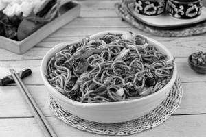 Veg Bahamese Goreng Noodles ( Servers 2-3 )