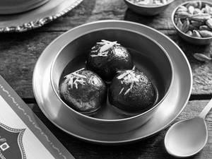 Kala Gulab Jamun (3pcs)