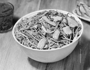 Chicken Hakka Noodles (h)