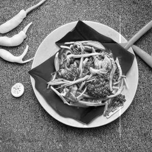 Red/green curry noodles [chicken]
