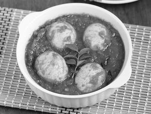 Egg Curry With Aloo (2 Eggs)