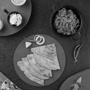 CHICKEN BHUNA WITH 2 LACHHA PARATHA