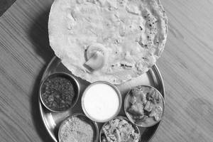 Kadak Roti Thali