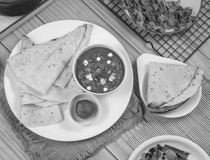 Dal Makhani + 2 Rumali Roti + Papad + Gulab Jamun