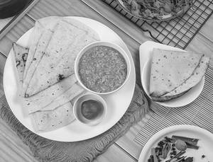 Chicken Bharta + 2 Rumali Roti + Papad + Gulab Jamun