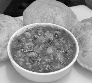 Singhara Puri(4Pcs) With Aloo Tamatar  Gravy(250Ml)