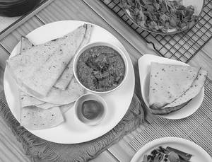 Chicken Tikka Masala + 2 Rumali Roti + Papad + Gulab Jamun