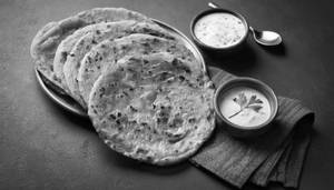 Aloo Paratha with plain curd [2pc]