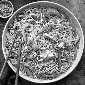 Egg Chicken Hakka Noodles
