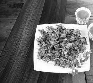 Pyaaz Chitta Pakoda