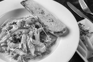 Lakenhalle - Pasta With Red / White Or Mix Sauce