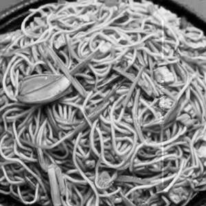 Small Portion Egg Hakka Noodle's