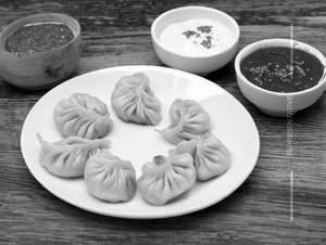 Veg momos [fried 10pc]