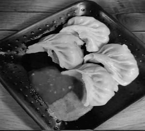 Chicken momos [8 pieces]
