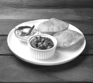 Chole With 2 Bhature