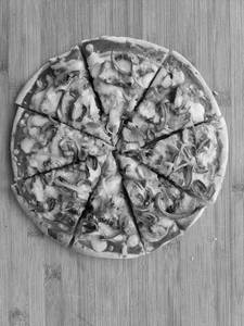 Schezwan chicken pizza