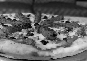 Blackpepper chicken pizza