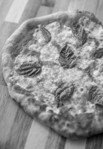 Giant Paneer Tikka Butter Masala Pizza (35 cm)