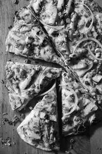 Grilled chicken pizza