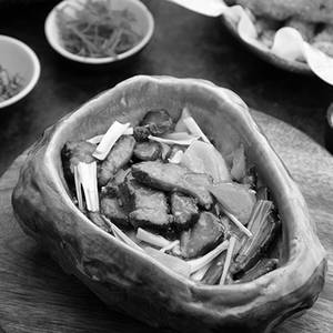 Sliced Lamb With Oyster & Spring Onion Sauce