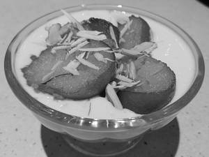 Gulab Jamun With Rabri