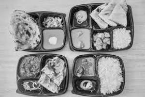 Roti 3Pcs With Chicken Curry And Salad. Free Water 500 Ml Thali