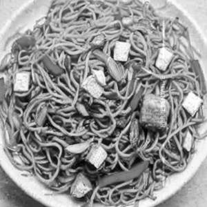 Schezwan paneer fried noodles