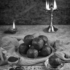 Black Nugupindi Laddu