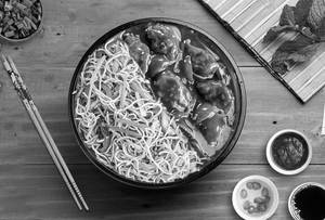Veg Hakka Noodles + Chilli Chicken Gravy Bowl