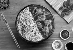 Veg Hakka Noodles + Chilly Paneer Gravy Bowl