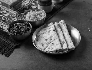 Roti With Bhindi Bhujiya & Halwa