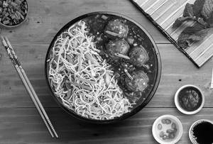 Veg Hakka Noodles + Veg Manchurian Gravy Bowl