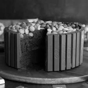 Kit kat cake 1 pound