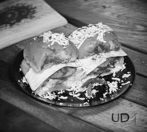 Paneer with cheese vadapav