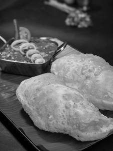 Chole Bhatura(2pcs)