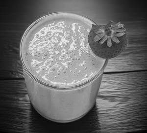 Strawberry lassi