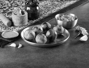 Mini Litti With Chokha & Mustard Chutney (6 Pcs)