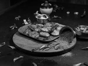 Tossed Ghee Curry Leaves Podi Idly