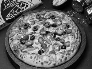 Veggie Deluxe Pizza