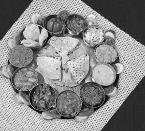 Gujrati dinner thali