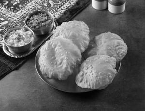 Puri Chole With Halwa
