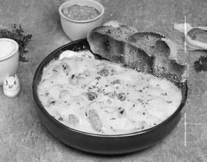 White Sauce Pasta & Garlic Bread