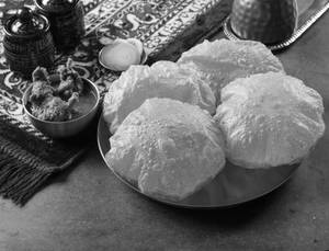 Poori With Chicken & Salad