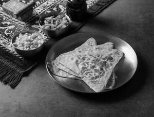 Triangular Paratha With Aloo Bhujiya & Halwa