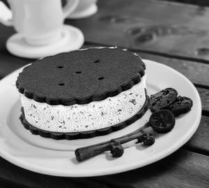 Cookie cream sandwich