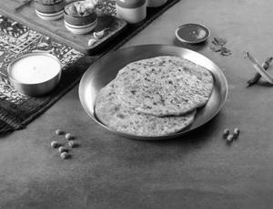 Green Peas Paratha With Curd & Green Chutney